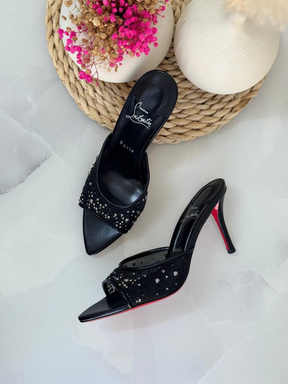 CHRISTIAN LOUBOUTIN
Vip quality
Size 36 to 41
450 dhs✅
Zain113
♥️♥️♥️