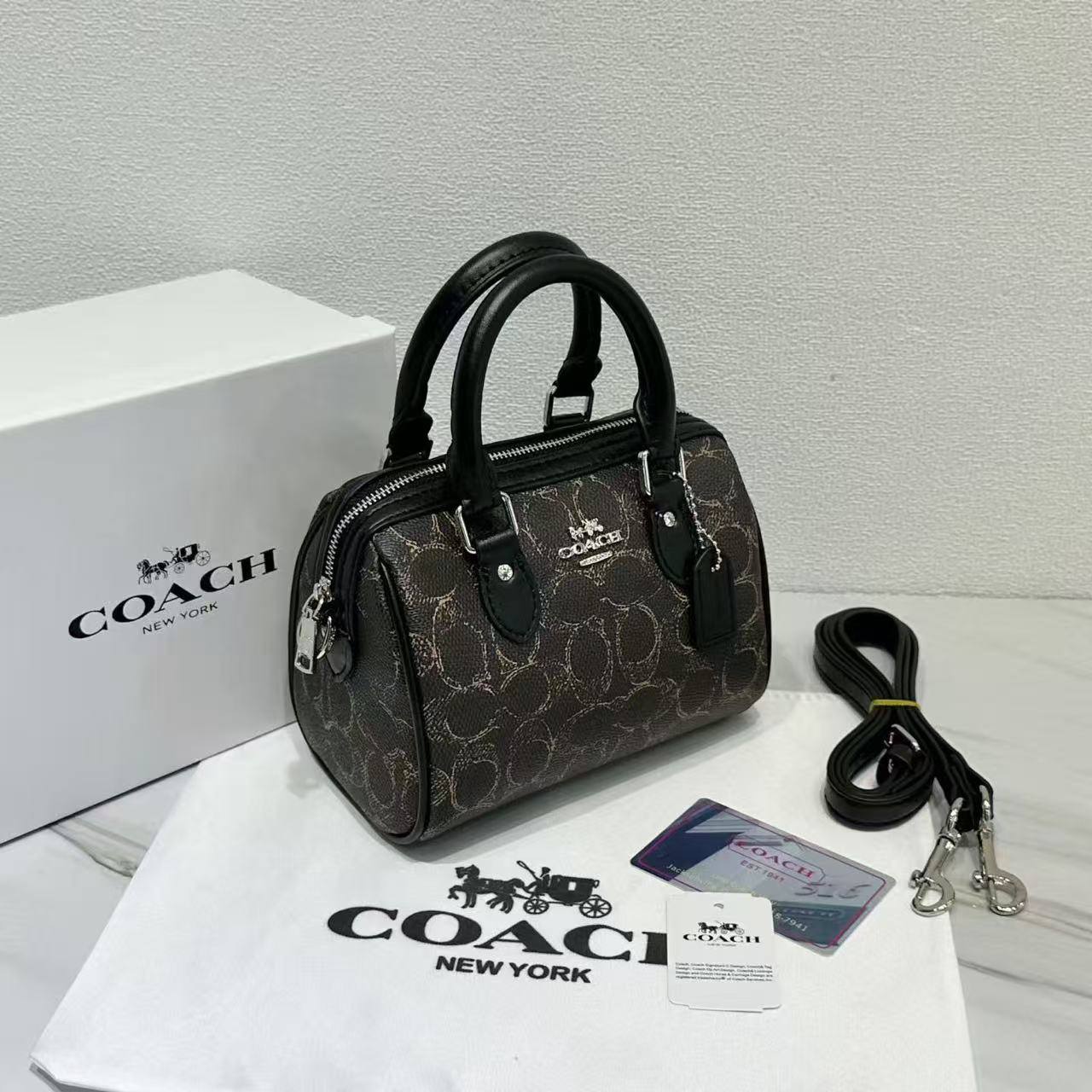 COACH
Best quality WITH BOX
100 dhs🇦🇪🇦🇪
size 17CM
Zain290
♥️♥️♥️