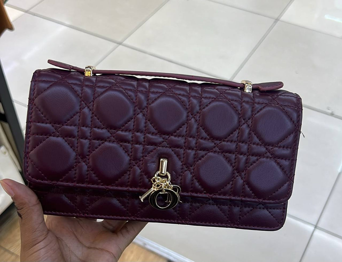 Dior
240 dhs
Zain95
♥️♥️♥️