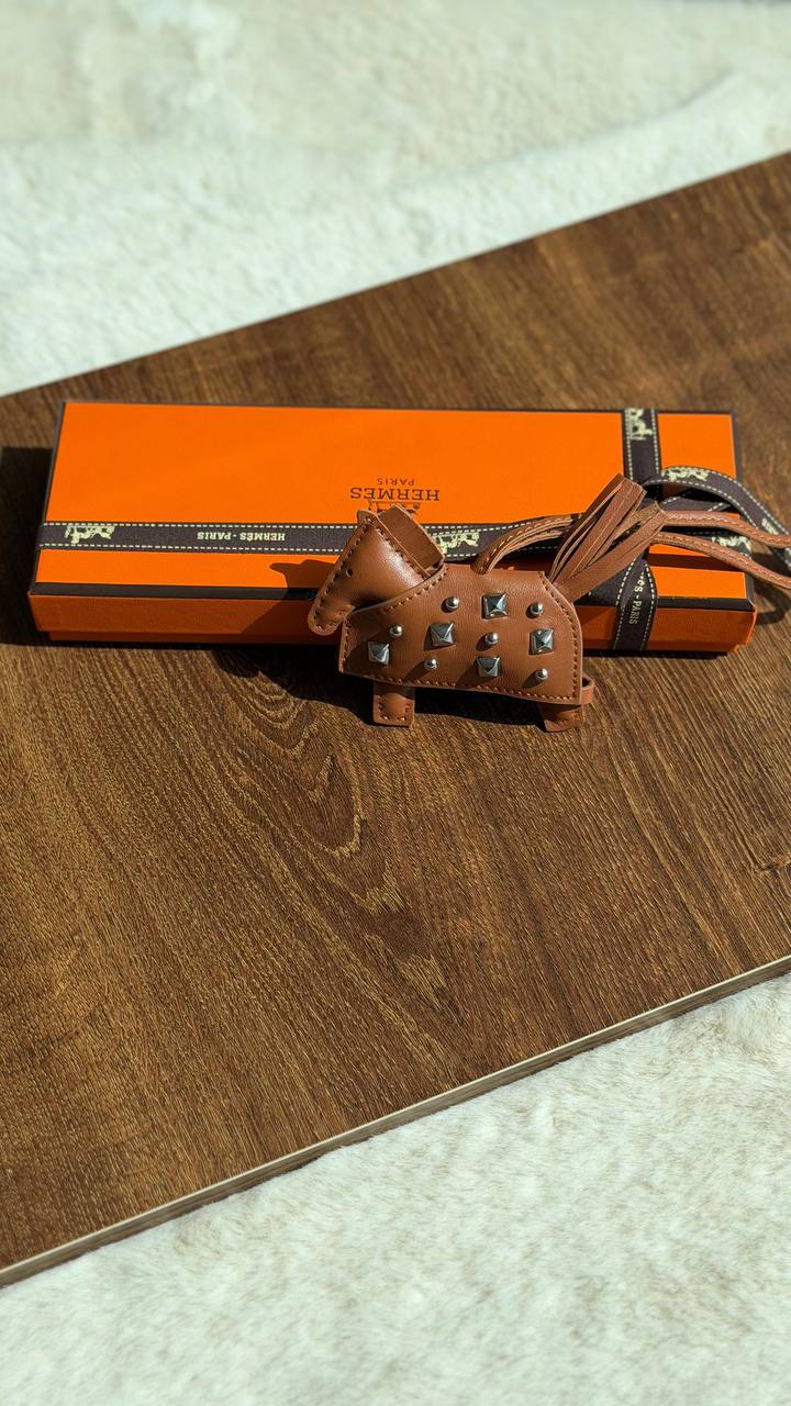 HERMES 🧡 🐎
Rodeo Robeo rock pm charm
*Orignal leather*
*WITH ORIGINAL PACKING* 🎁
320 dhs🌺
*HANDMADE*
Zain280
♥️♥️♥️
