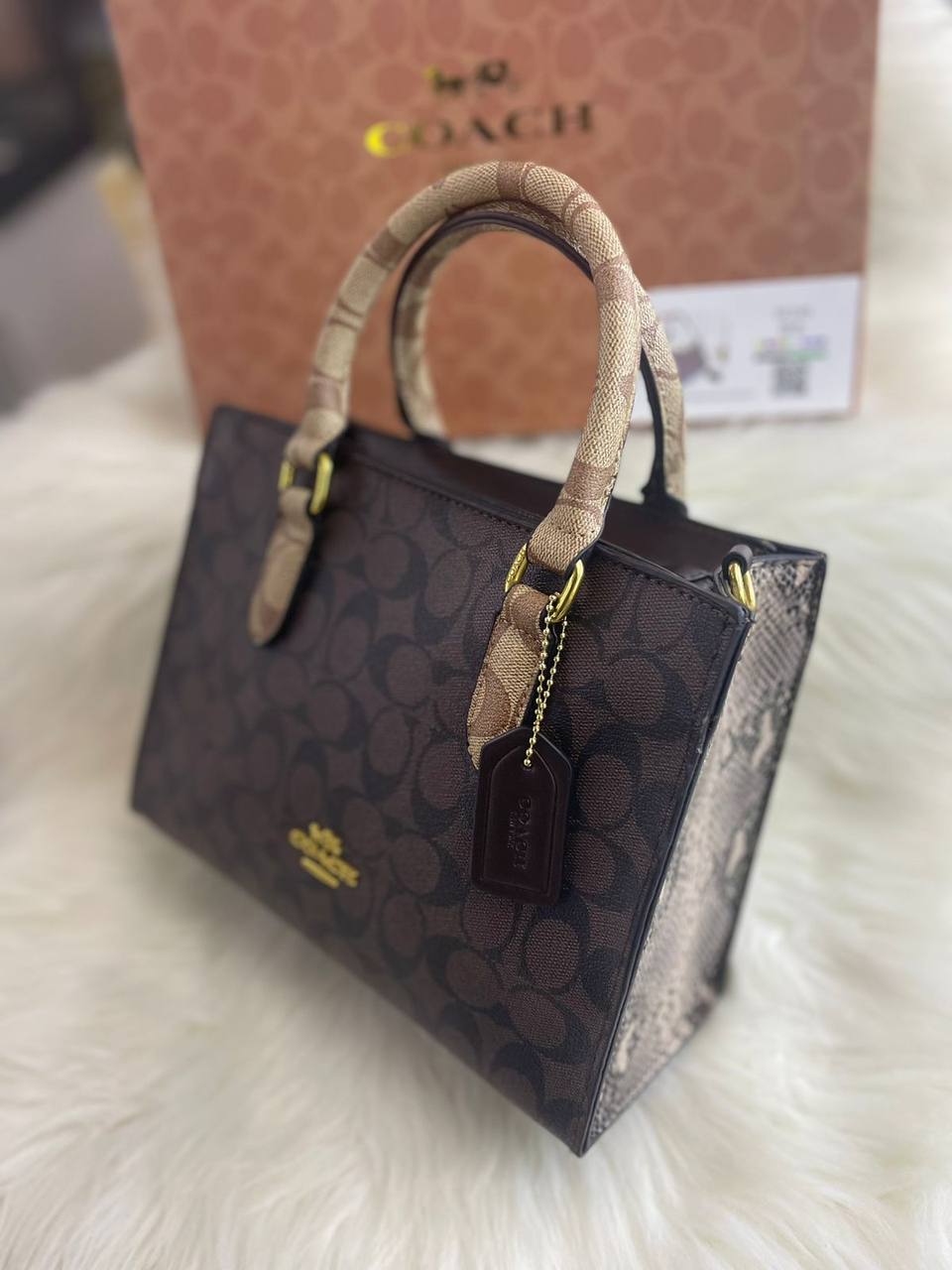 Coach
*25cm
*with box
🎁🎁🎁
95 dhs✅
Zain118
♥️♥️♥️