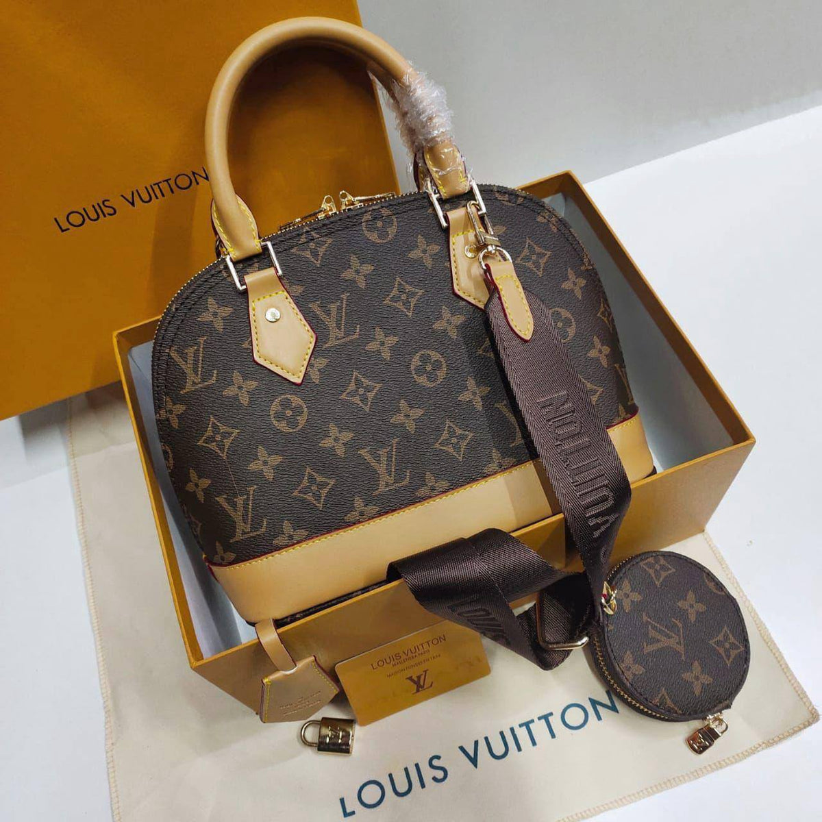 LOUIS VUITTON
ALMA
NEW CAME
GOOD QUALITY
WITH BOX
115 dhs🇦🇪
SIZE: 26 cm
Zain295
Zain17
♥️♥️♥️