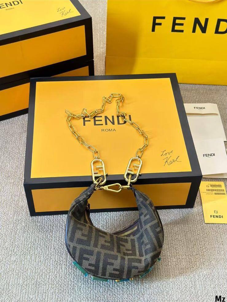 Fendi graphy mini
Master quality
18cm
with box🎁🎁🎁
240 dhs🌺
Zain95
♥️♥️♥️