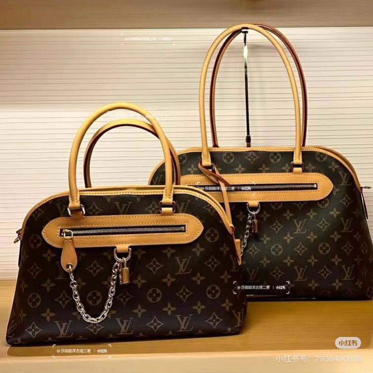 New
Lv Master
Small 310 dhs🪙💚
Big 340 dhs🪙💚
Zain228
♥️♥️♥️
