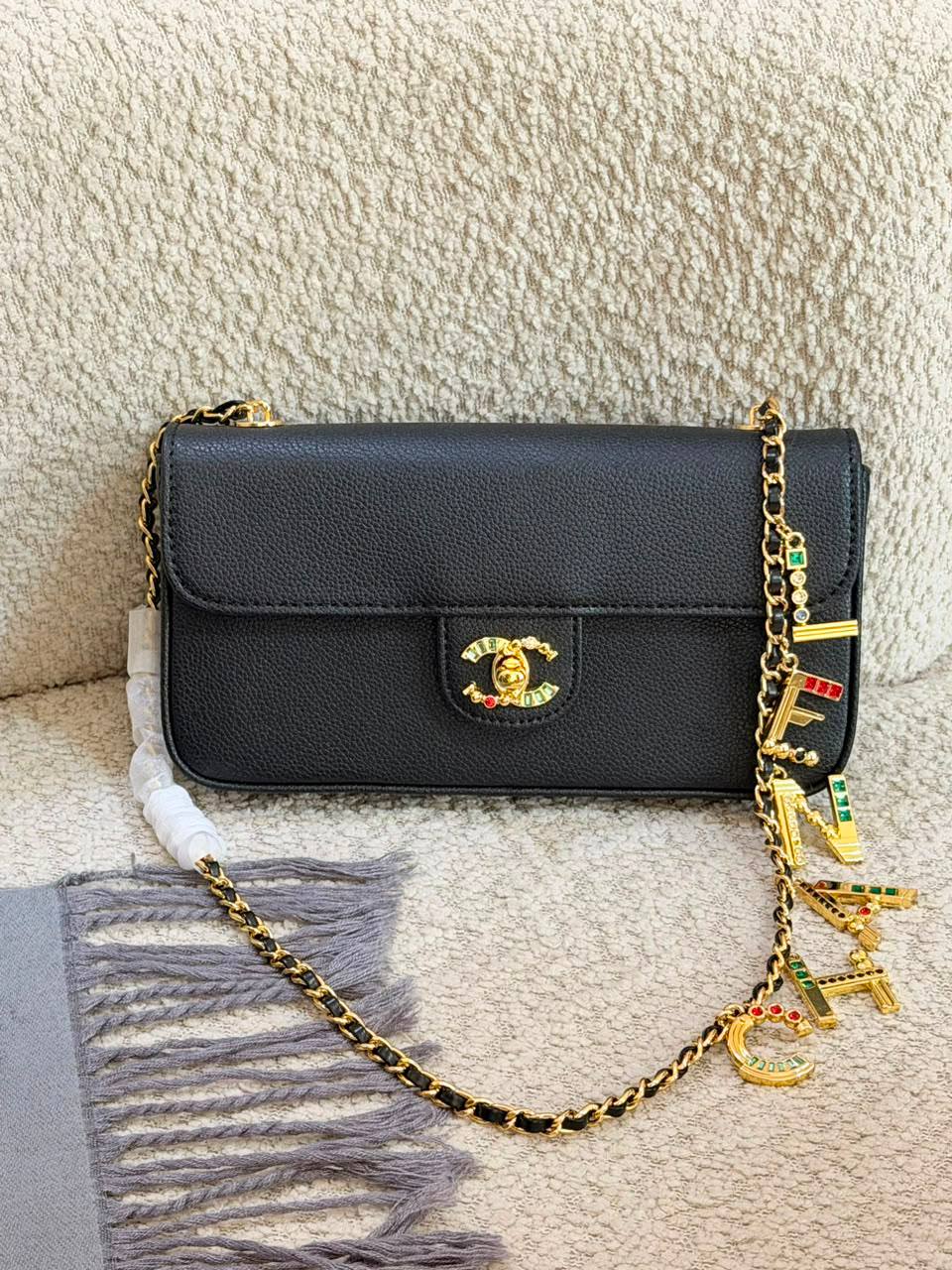 Chanel
230 dhs🇦🇪🇦🇪
Zain134
♥️♥️♥️