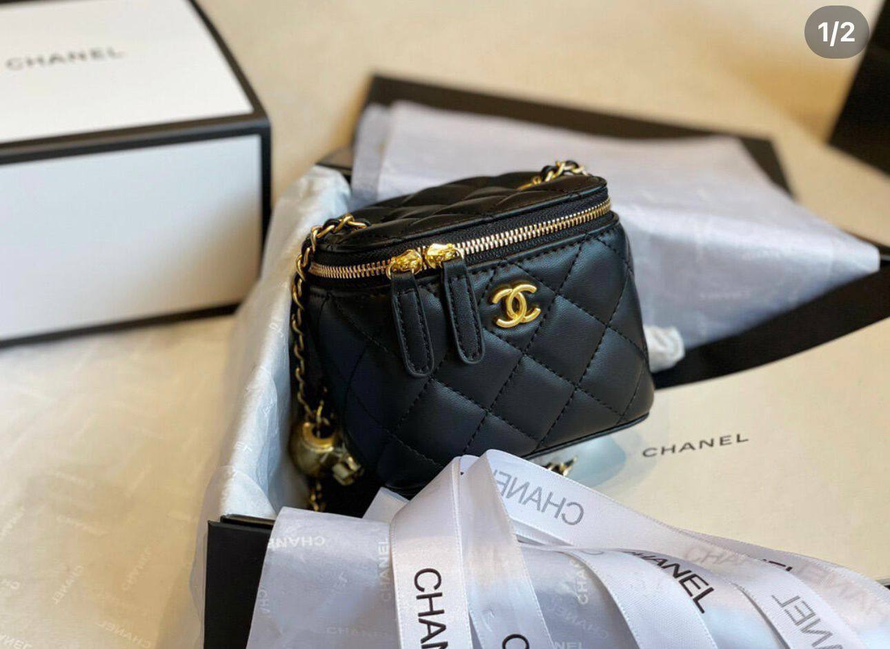 New Chanel mini cosmetic bag, good quality,
comes with box,
🎁🎁🎁
size...13* 10cm
90 dhs🪙🌨️
Zain12
♥️♥️♥️