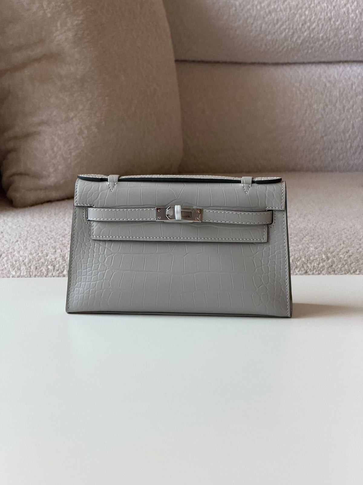 Hermes
pochette 21cm
master quality
with box 📦
600 dhs🇦🇪🇦🇪
Zain52
♥️♥️♥️