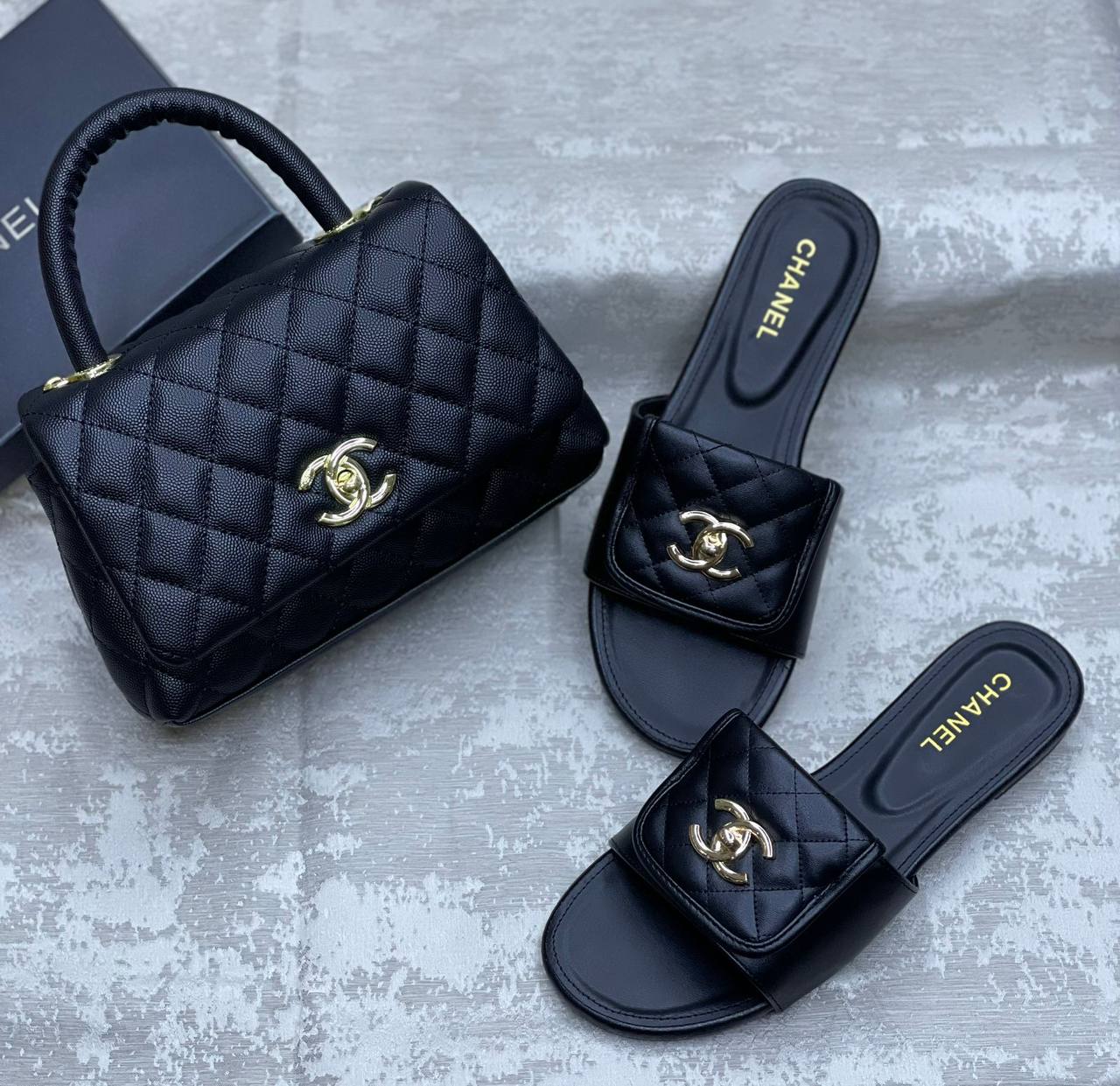 Chanel Set
Bag + Shoes
170 dhs💓
Shoes size. 36 to 41
Zain175
💓💓💓