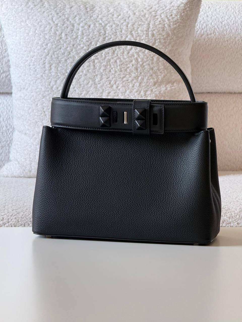 Hermes kelly togo 25cm💕master quality😍
with box❤️
🎁🎁🎁
580 dhs🪙💚
Zain52
♥️♥️♥️