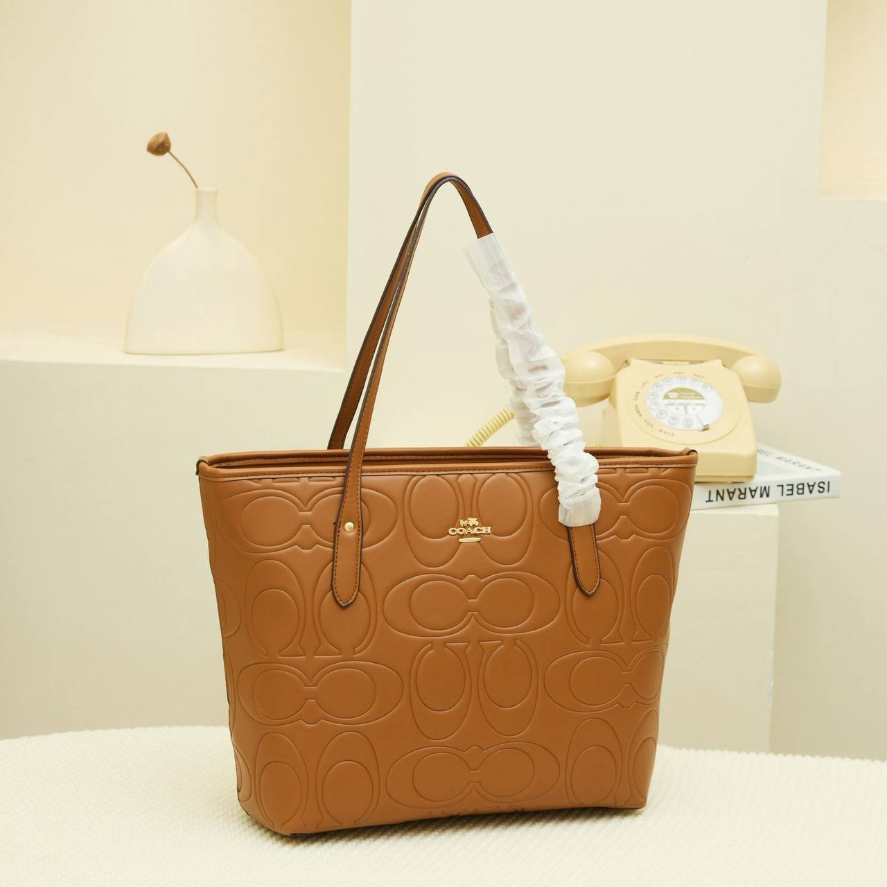 COACH TOTE BAGS
Size 30-42cm
with zipper
110 dhs✅
Zain254
♥️♥️♥️