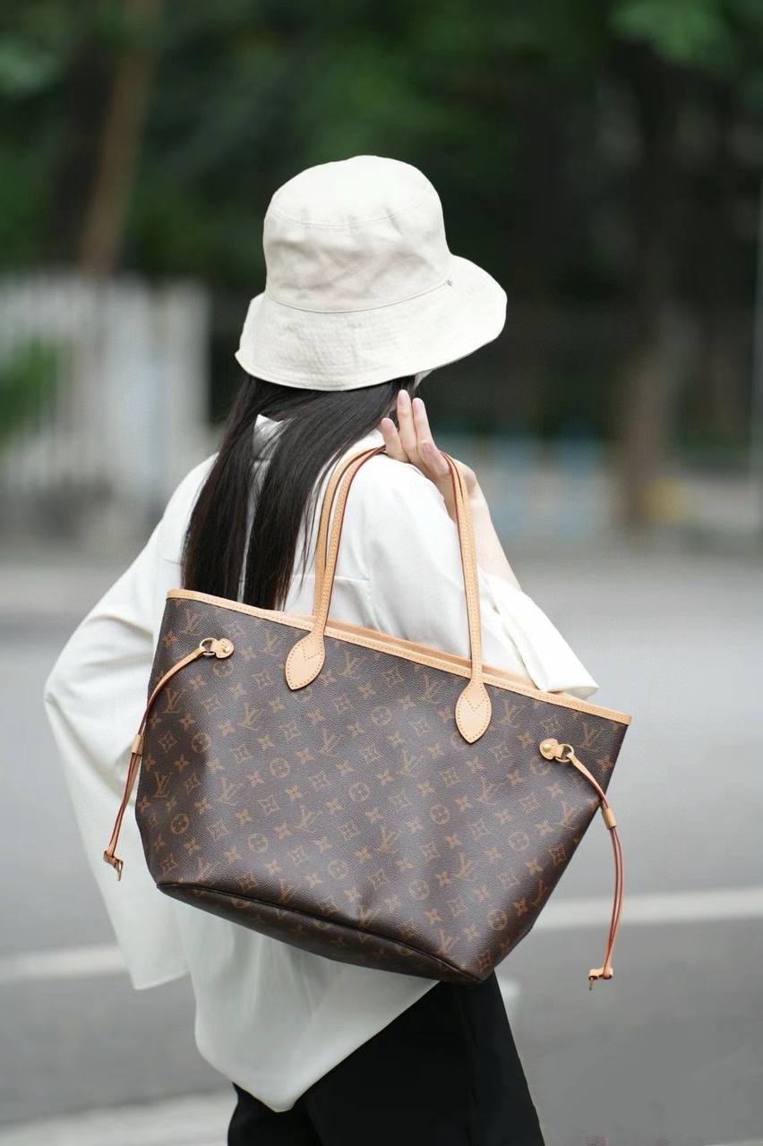LV
NEVERFULL
GOOD QUALITY WITH BOX 🎁
100 dhs✅
Zain295
♥️♥️♥️