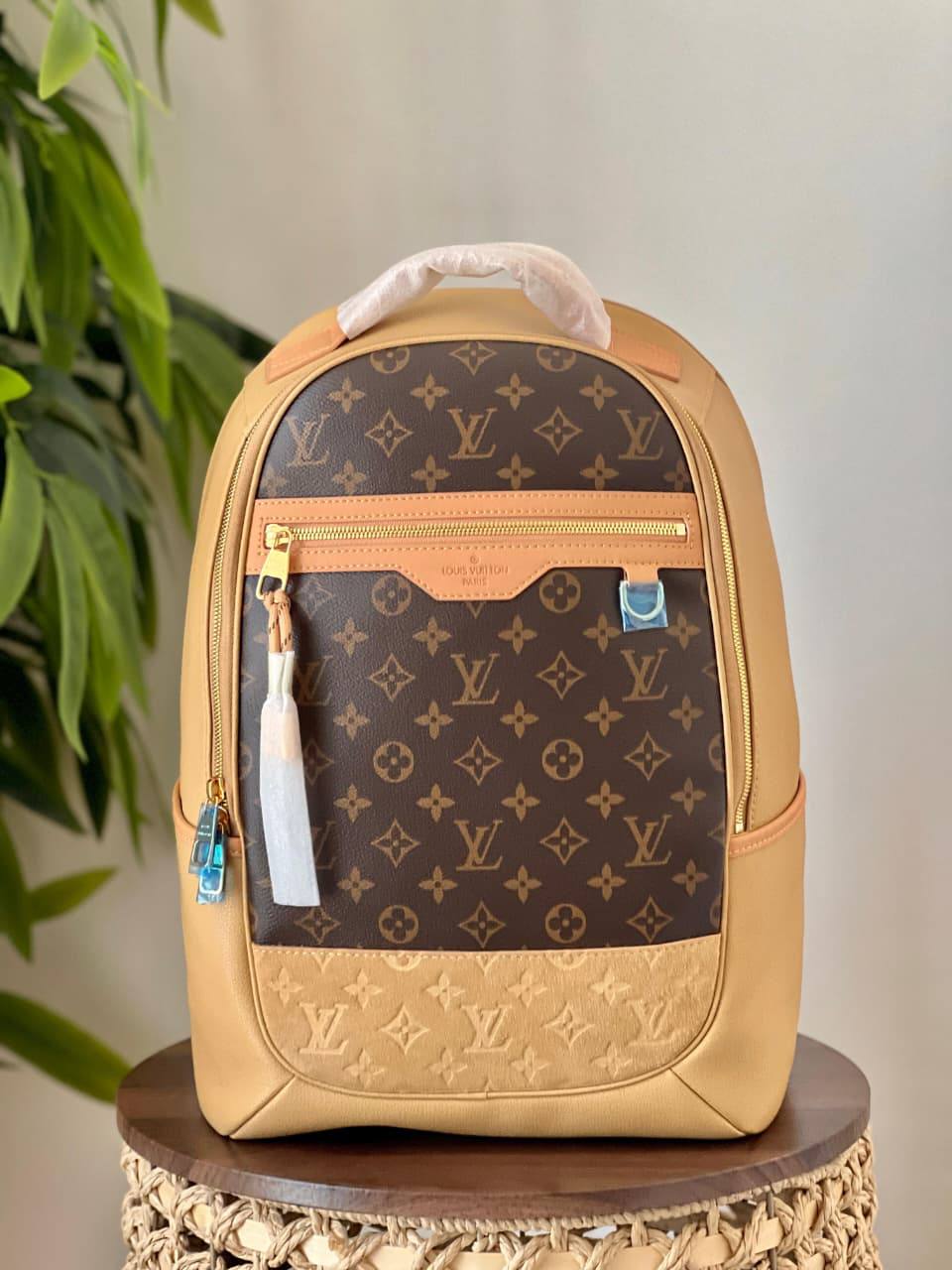LV
*❗️BACKPACK ❗*
*SUPER MASTER QUALITY ❗*
1350 dhs✅
*WITH PAPERBAG❗*
Zain267
♥️♥️♥️