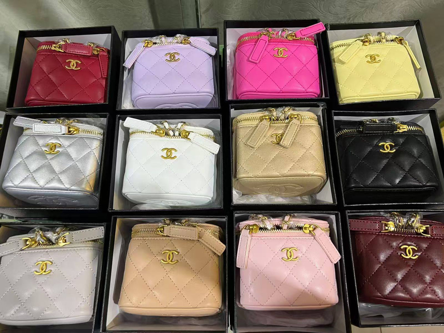 Chanel
80 dhs🌺
with box
🎁🎁🎁
Zain137
♥️♥️♥️