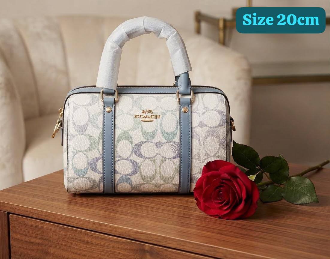 Coach
Best quality
Whith box’s
100 dhs🇦🇪🇦🇪
size 20cm
Zain158
♥️♥️♥️