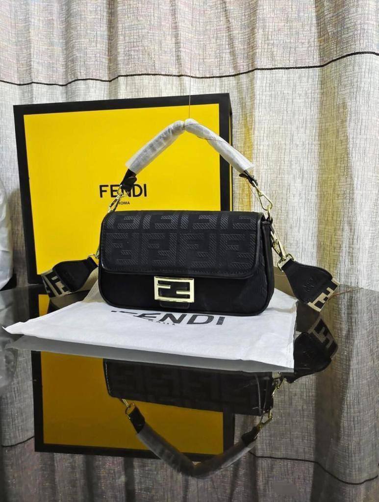 💎Fendi Baguette
1️⃣ First quality +box🎁
Size : 26 *15 cm
95 dhs🌺
with box 🎁
Zain115
♥️♥️♥️