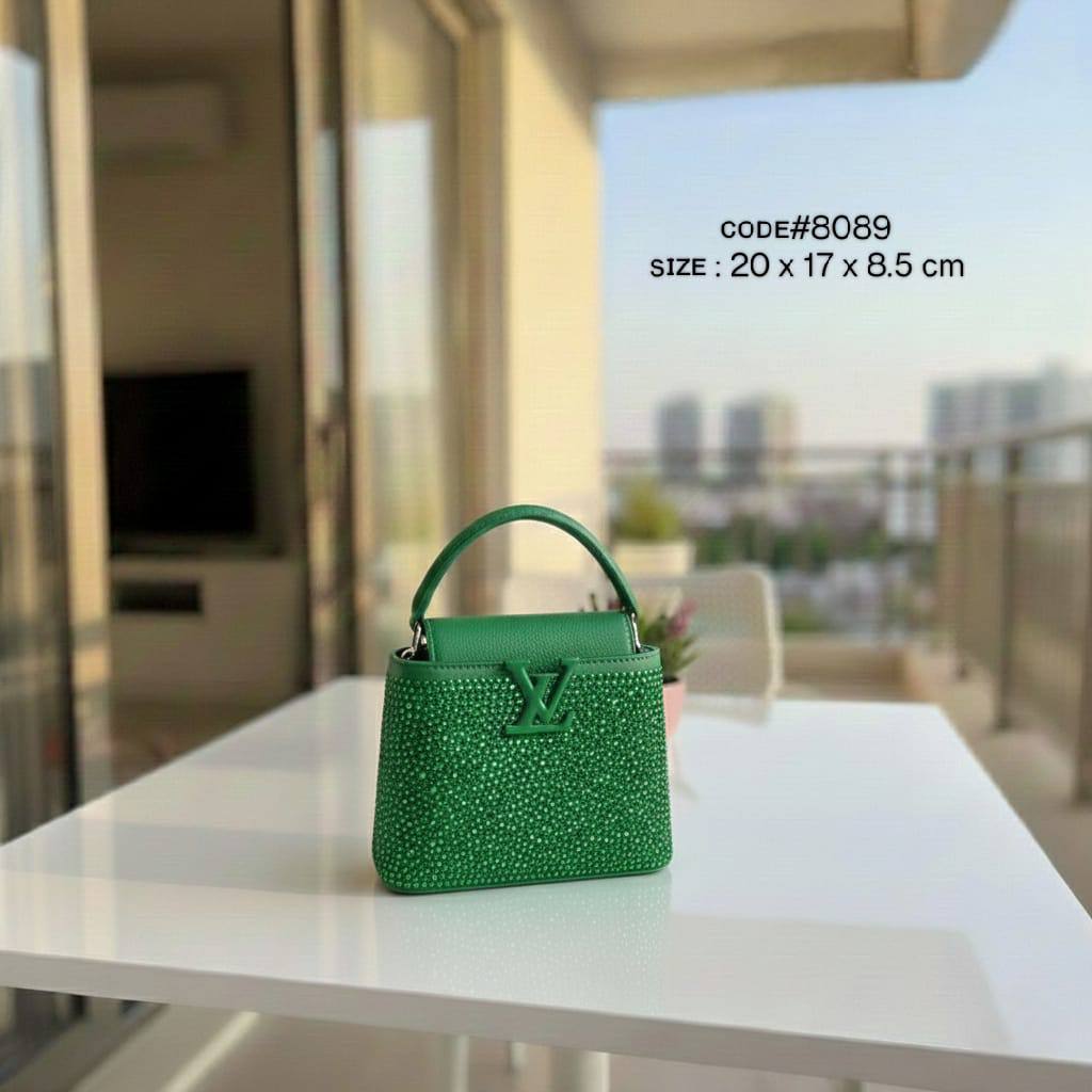 LV
ᴄᴀᴘᴜᴄᴄɪɴᴇ ɪɴ ɢʟɪᴛᴛᴇʀs
sᴜᴀᴅᴇ ᴍᴀᴛᴛᴇ ʟᴇᴀᴛʜᴇʀ ᴍᴀᴛᴇʀɪᴀʟ
ᴡɪᴛʜ ʟᴏɴɢ ʙᴇʟᴛ sᴛʀᴀᴘ
sɪʟᴠᴇʀ ʜᴀʀᴅᴡᴀʀᴇ
sɪᴢᴇ : 20 cm
ᴡɪᴛʜ BOX
🎁🎁🎁
70 dhs🪙💚
Zain31
♥️♥️♥️