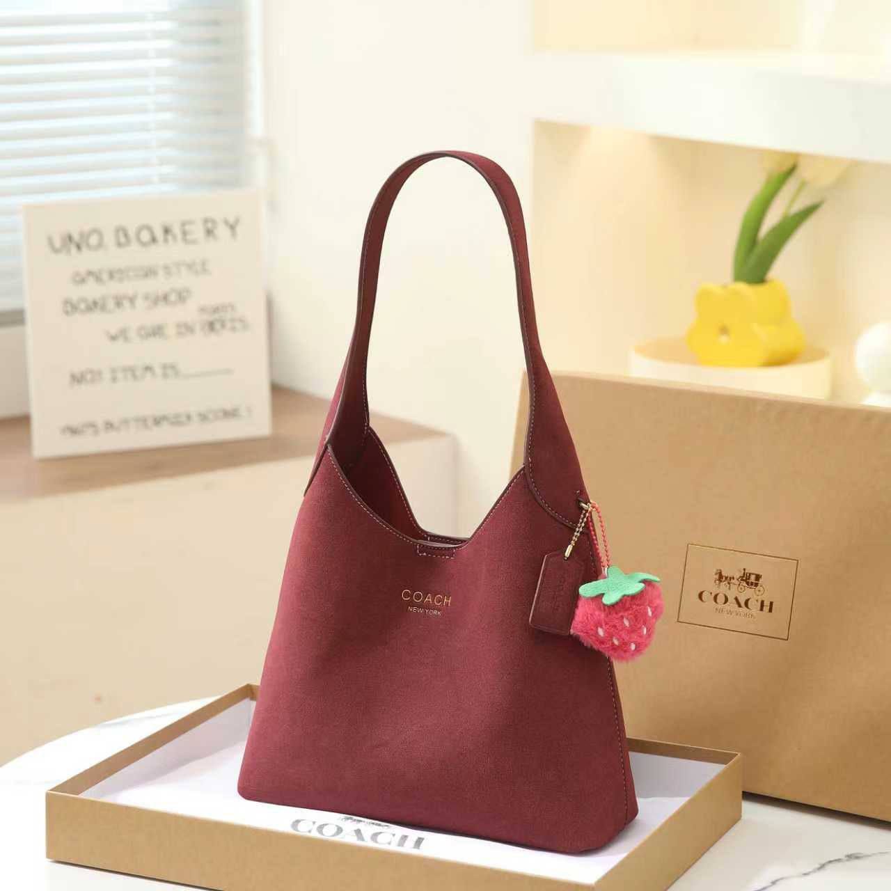 COACH
SIZE ……… 28CM 🥰
90 dhs🪙🌨️
with BOX🌷
Zain244
♥️♥️♥️