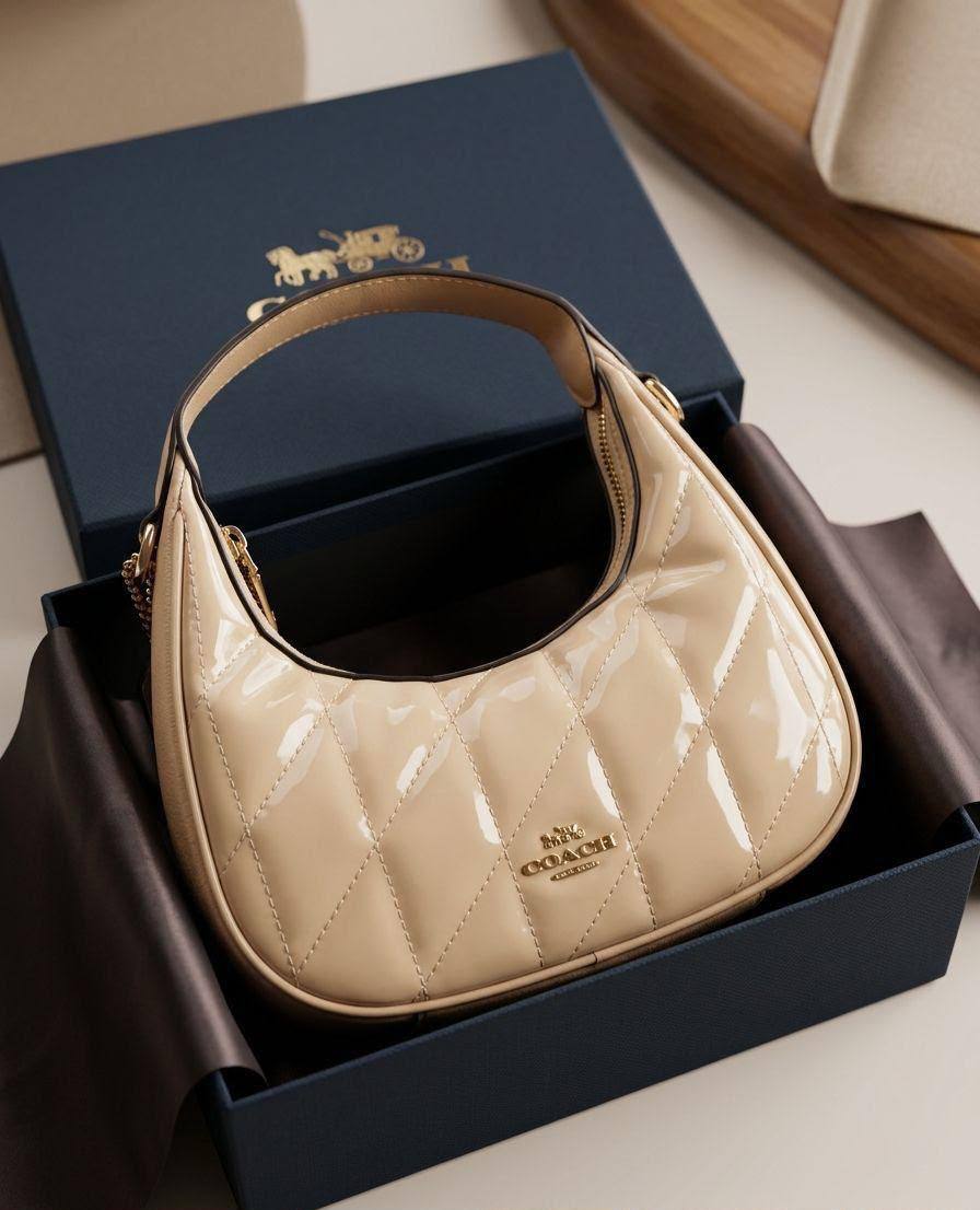 COACH
GOOD QUALITY ☘️
Glossy material ✨
100 dhs🇦🇪🇦🇪
WITH BOX 📦
Zain28
♥️♥️♥️
