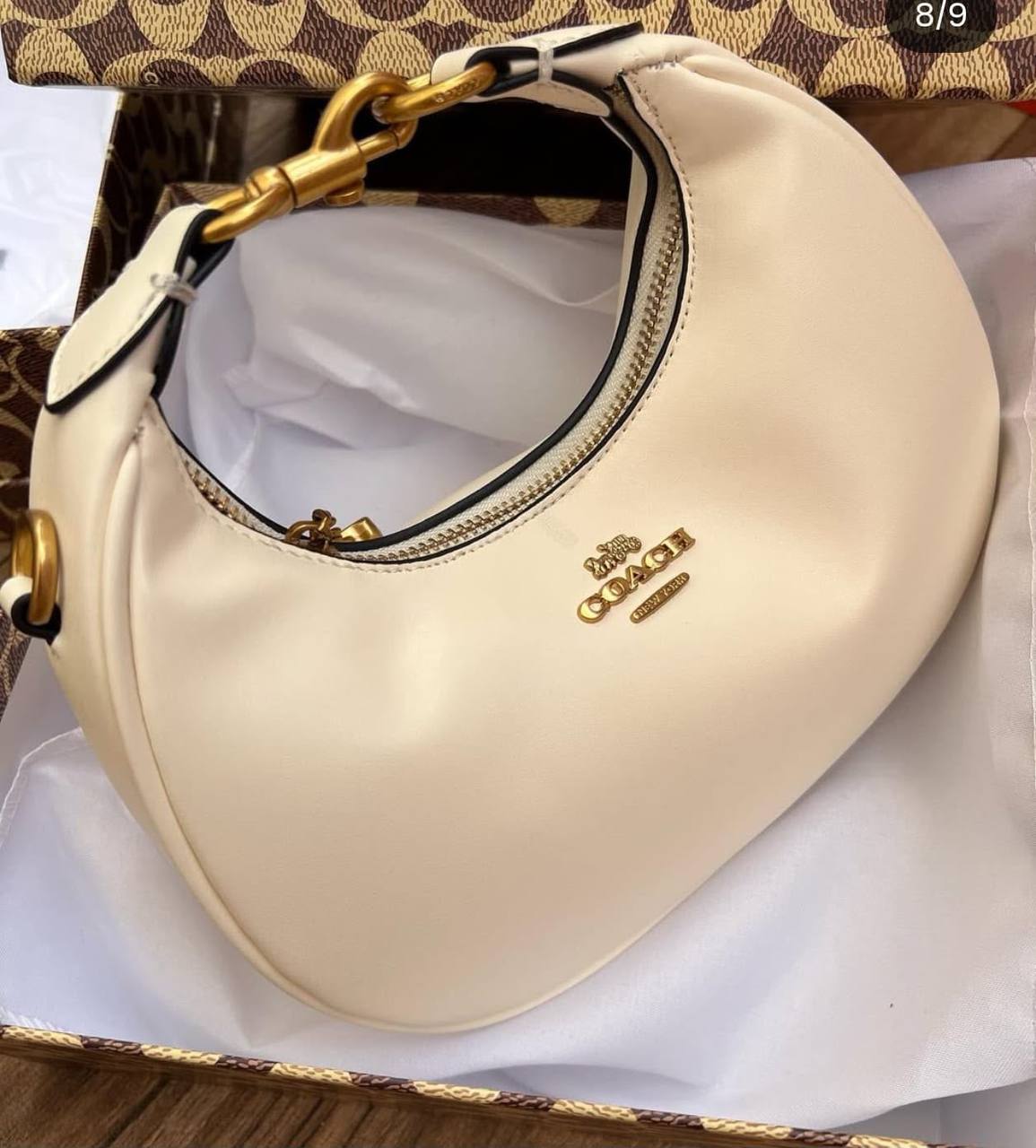 Coach
95 dhs✅
With box
Zain219
♥️♥️♥️