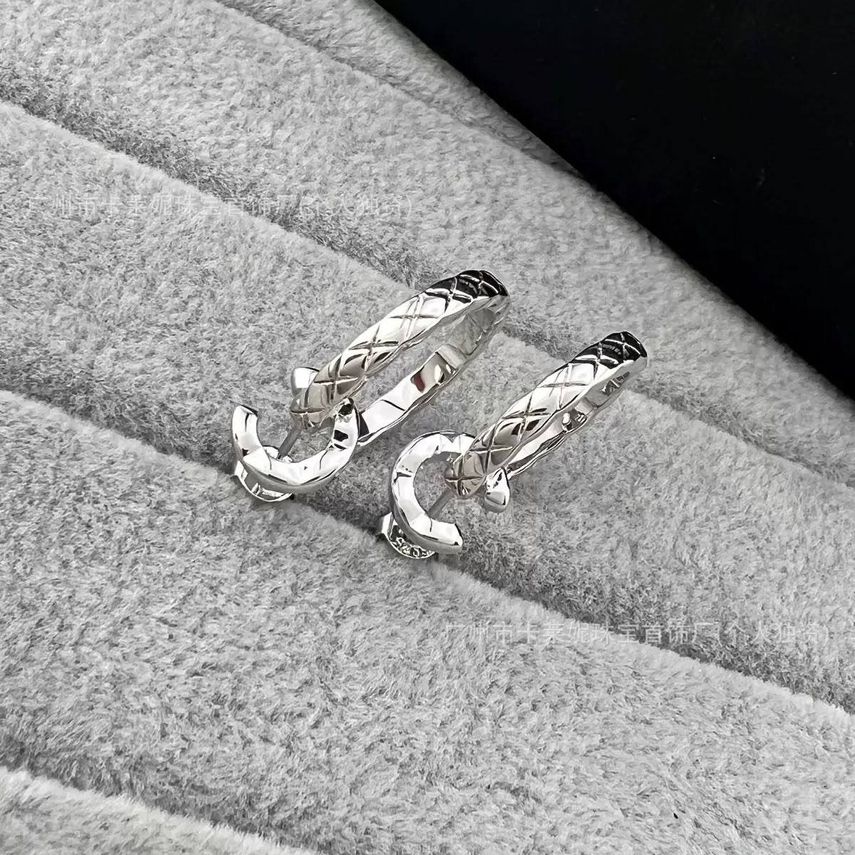 Chanel Earrings* 🍂
Master quality
*50* AED normal box 📦
Zain48
♥️♥️♥️