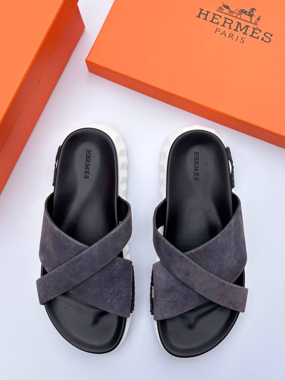 Hermes slipper (men)
120 dhs🪙🌨️
Size 40-45
Zain55
♥️♥️♥️