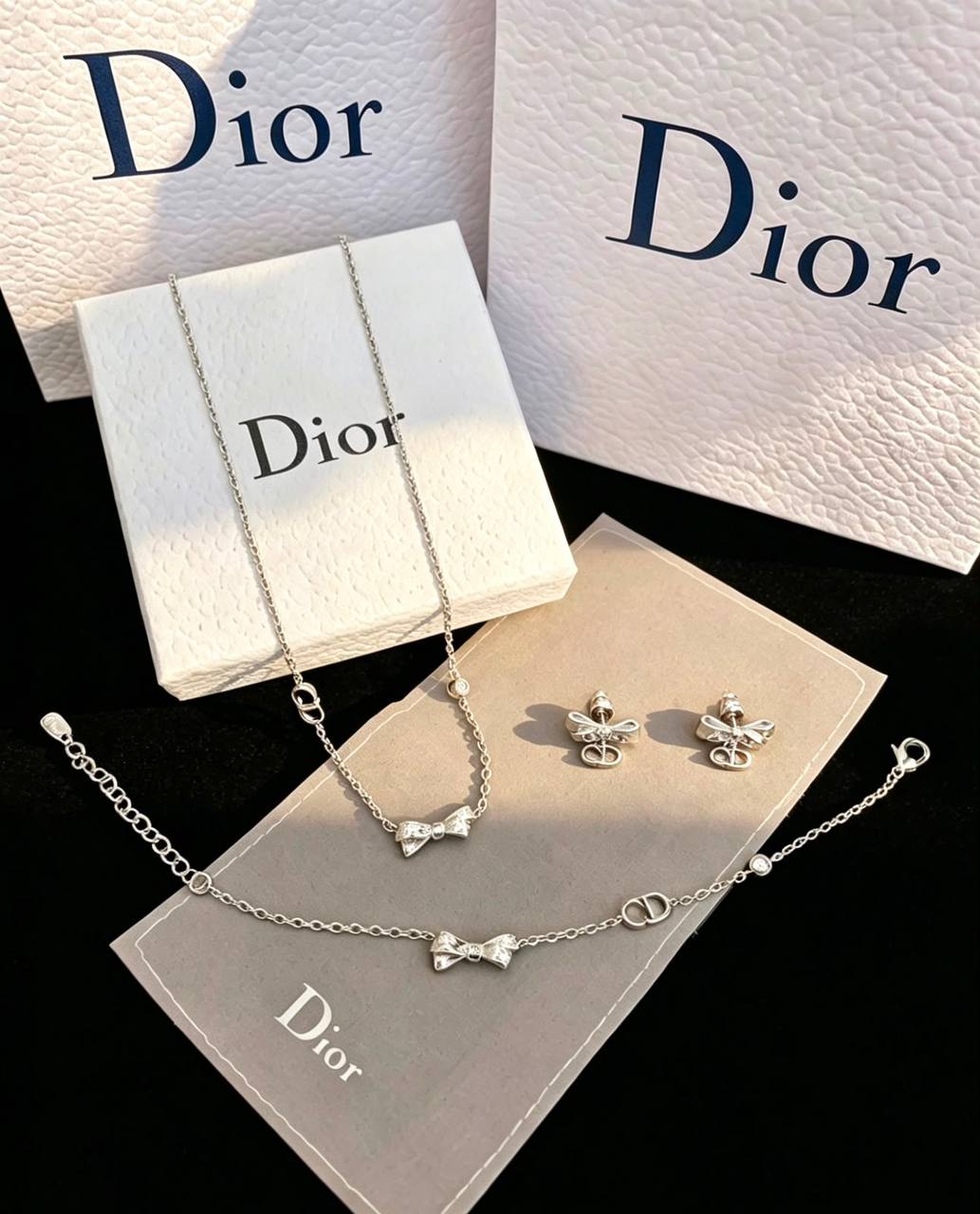 DIOR SET
NECKLACE
BRACELET
EARRINGS
MASTER✨💫
140 DHS✅
WITH BOX AND PAPER BAG 🎁🛍️
Zain89
♥️♥️♥️
