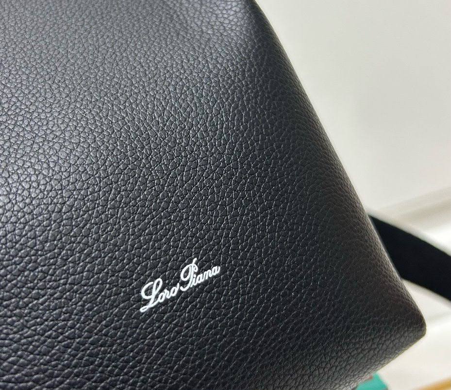 LORA PIANA
GOOD QUALITY
WITH BOX
120 dhs✅
Zain295
♥️♥️♥️