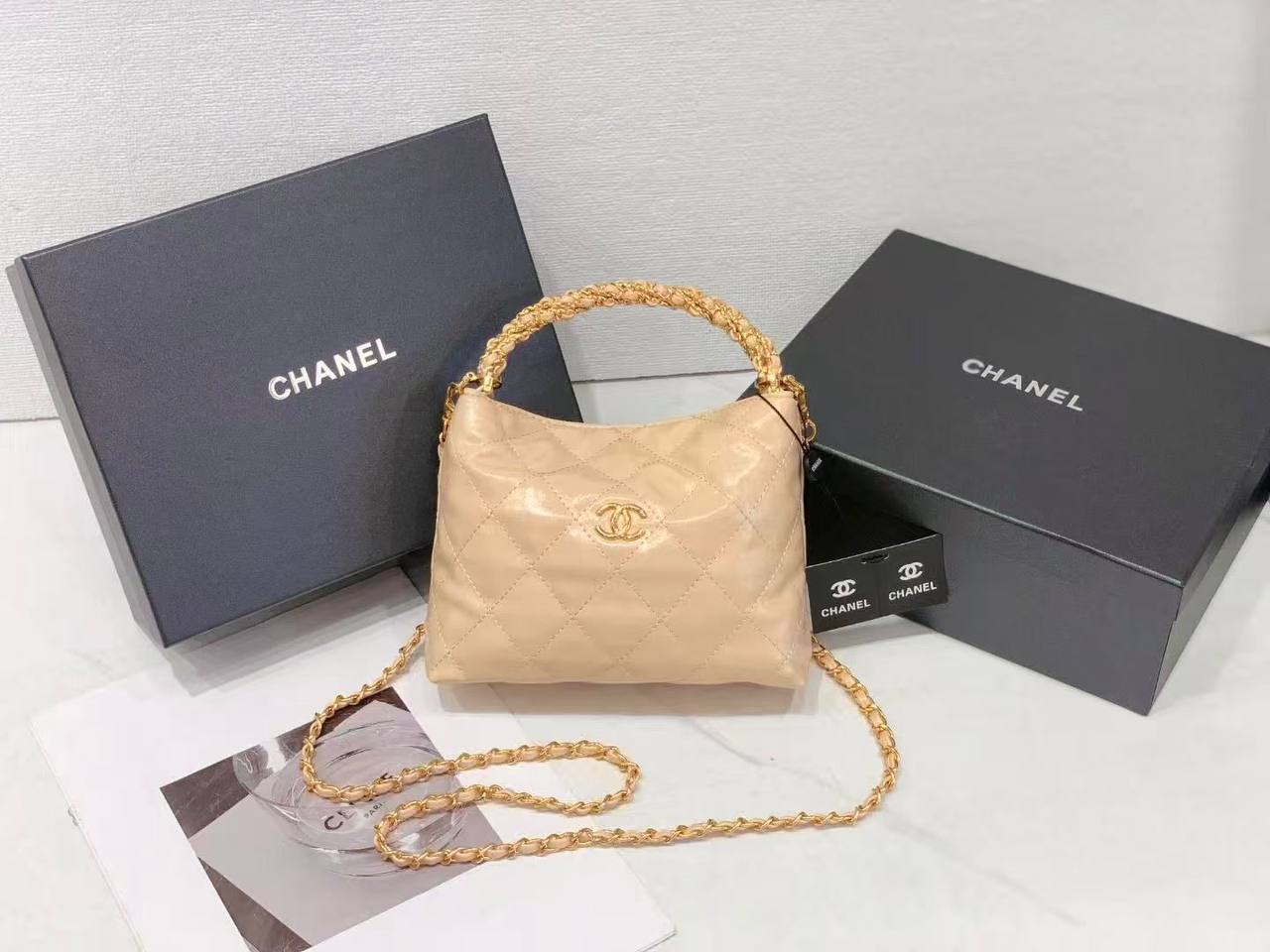 CHANEL
GOOD QUALITY
WITH BOX
95 DHS……
SIZE: 19cm
Zain39
♥️♥️♥️