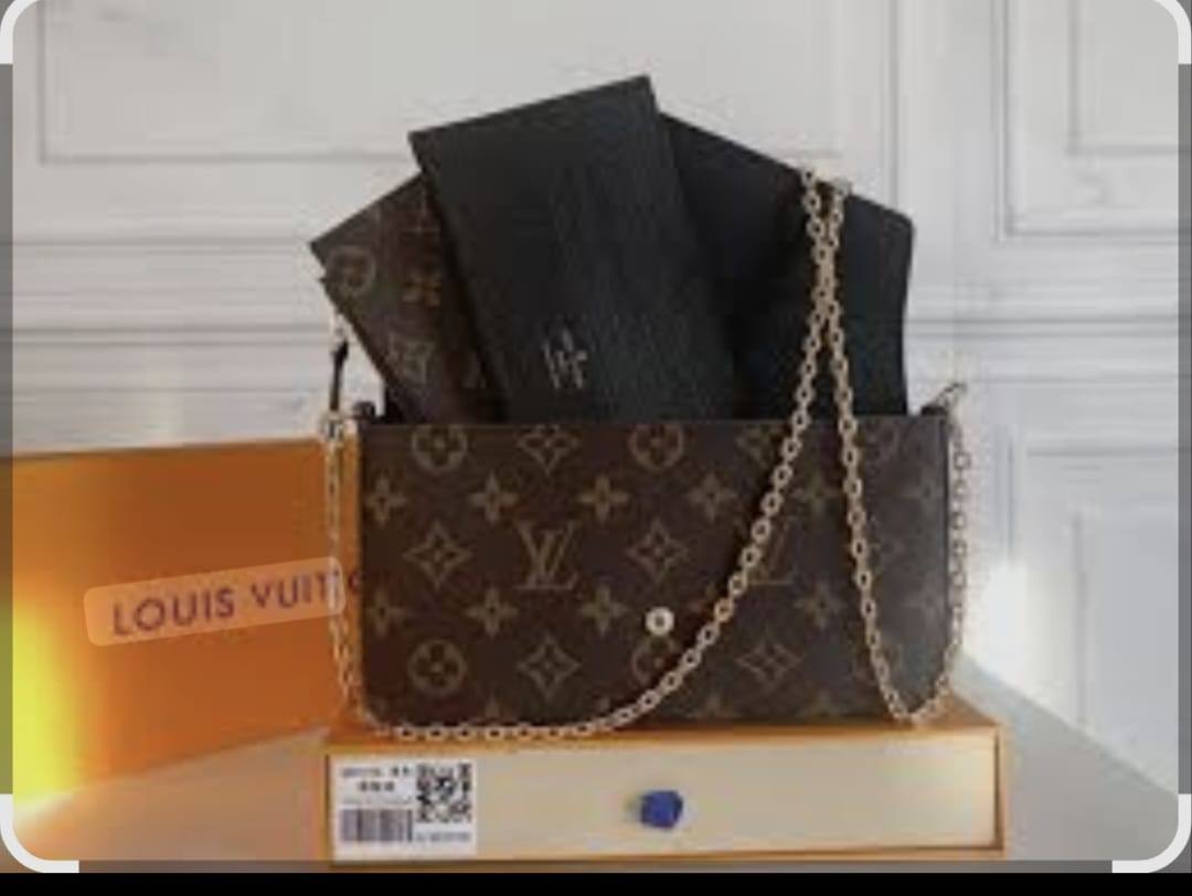 LV
withbox
🎁🎁🎁
80 dhs❣️
Zain143
♥️♥️♥️