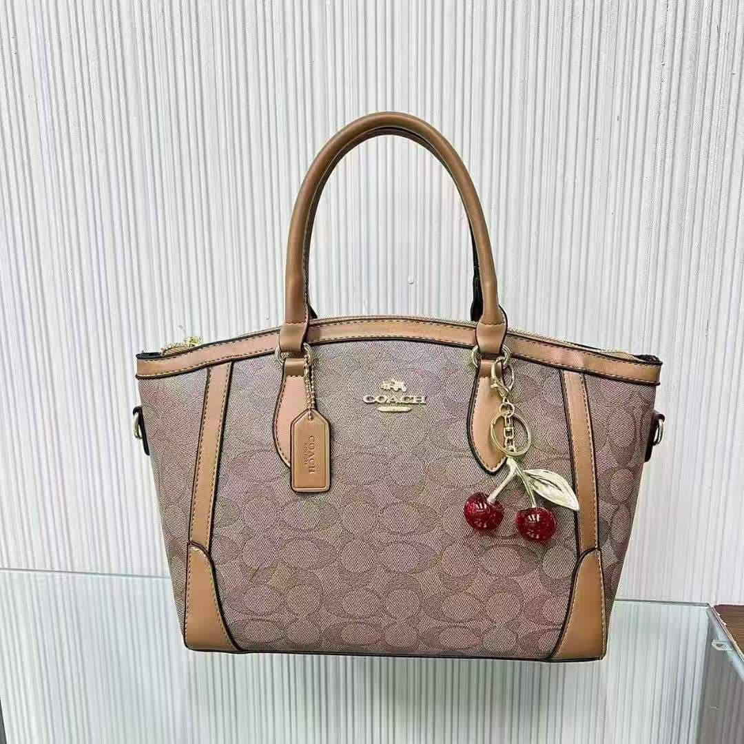 Coach
Wihh box
75 dhs🇦🇪🇦🇪
Zain232
♥️♥️♥️