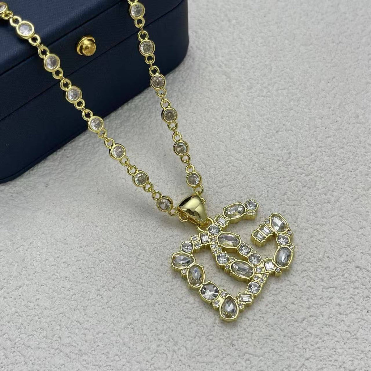 DOLCE&GABBANA
Necklace 💥
Earring 🦋
Master quality 💯
With normal boxes 🗃️
125 dhs🇦🇪🇦🇪
Zain216
♥️♥️♥️