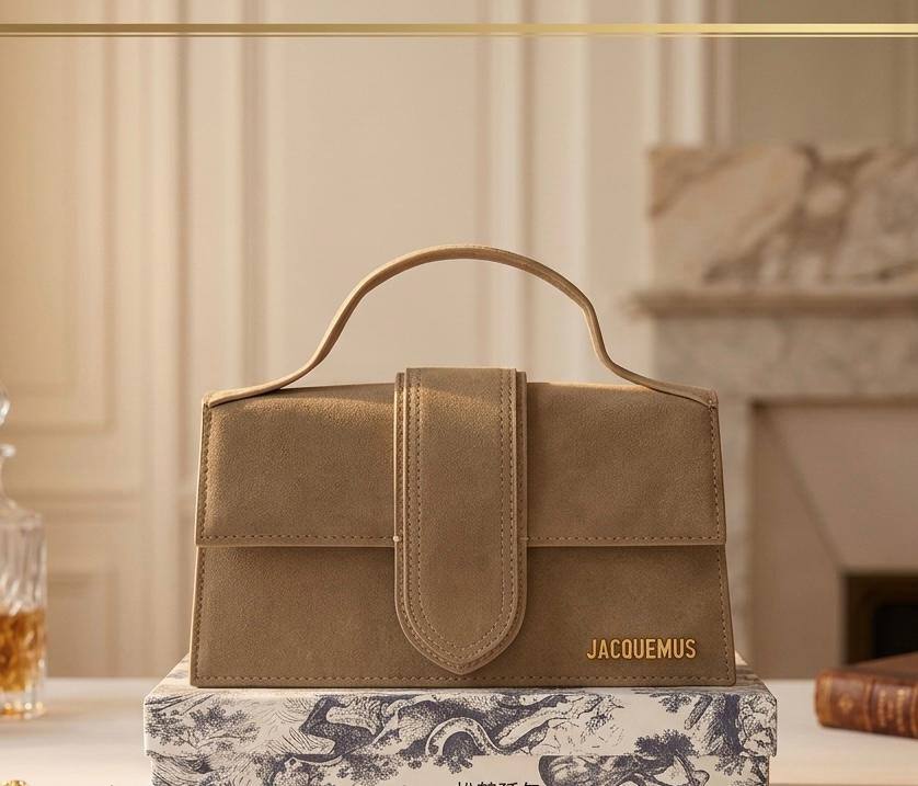 Jacquemus Velvet
105 dhs✅
with box
🎁🎁🎁
Zain90
♥️♥️♥️