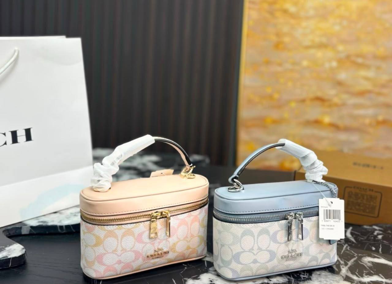 Coach
100 dhs✅
High-quality with box
Zain35
♥️♥️♥️