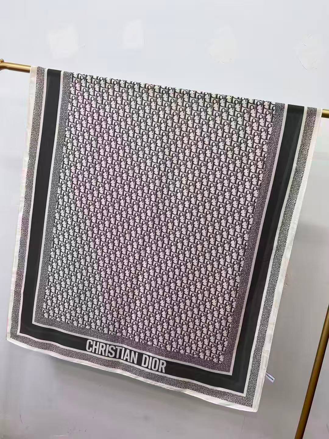 Silk scarf
40 dhs🇦🇪
no box
60 dhs🇦🇪 with box
Zain93
♥️♥️♥️