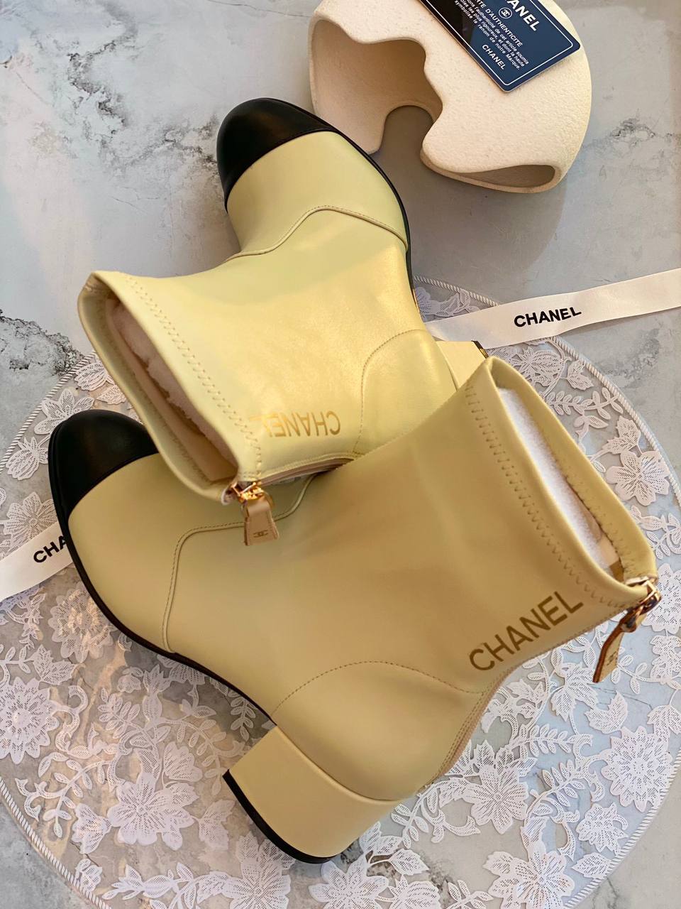 Chanel boot
AAA master quality
500 dhs🪙💚
Size 36…….41
Zain180
♥️♥️♥️