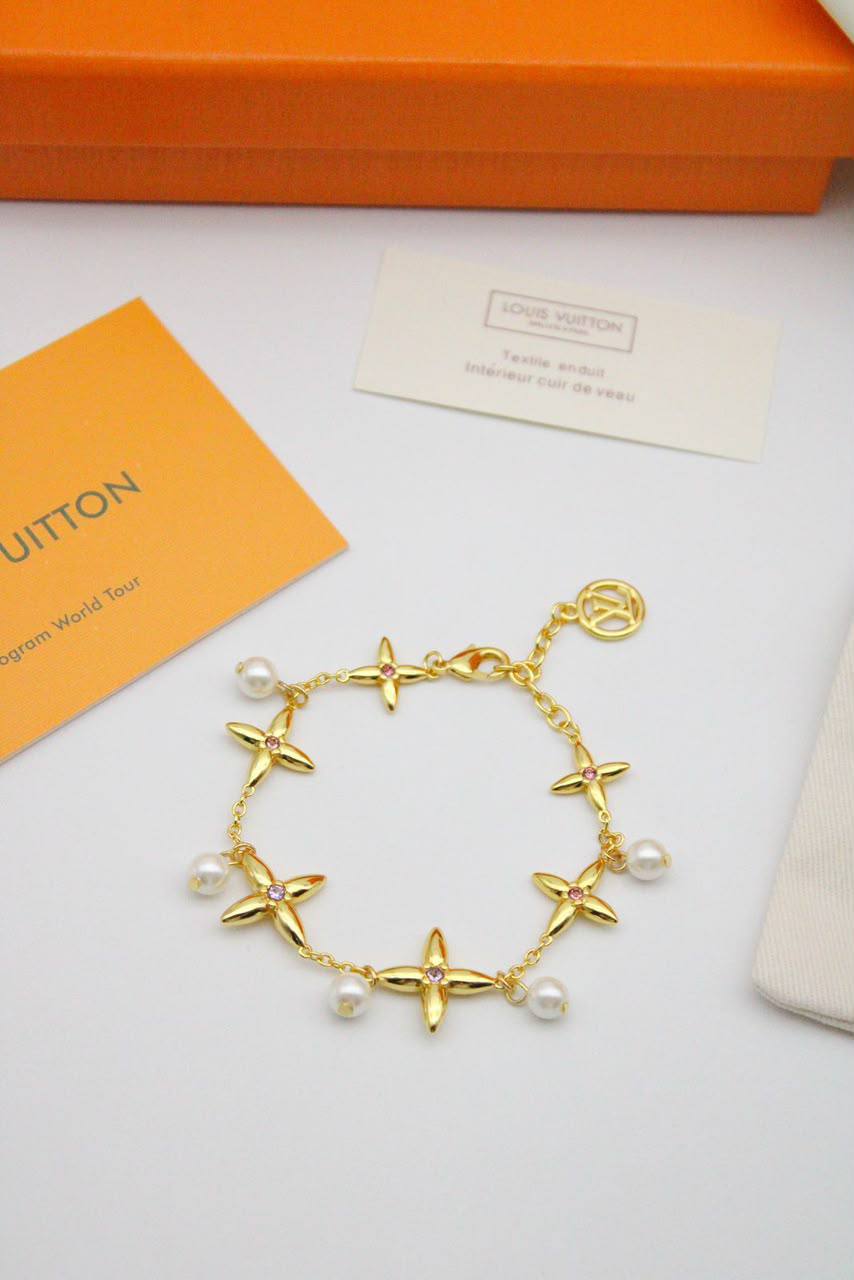 Lv bracelet
65 dhs
Zain122
♥️♥️♥️