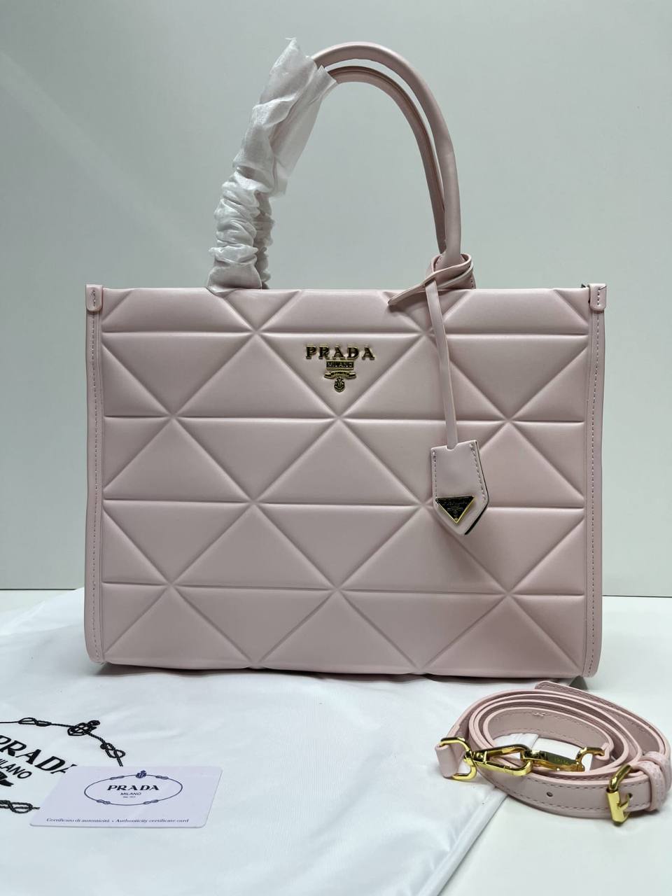 Prada
100 dhs✅
size 37×10×29 cm
Zain213
♥️♥️♥️