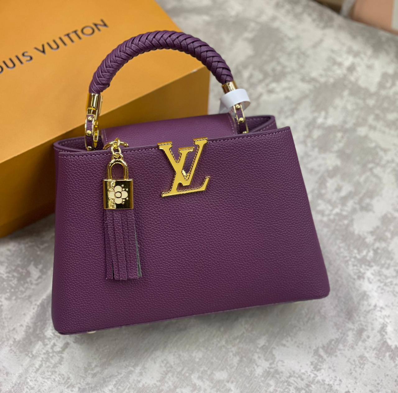 LV
Master 💓💓
Small 260 dhs✅
Big 270 dhs✅
Zain175
♥️♥️♥️