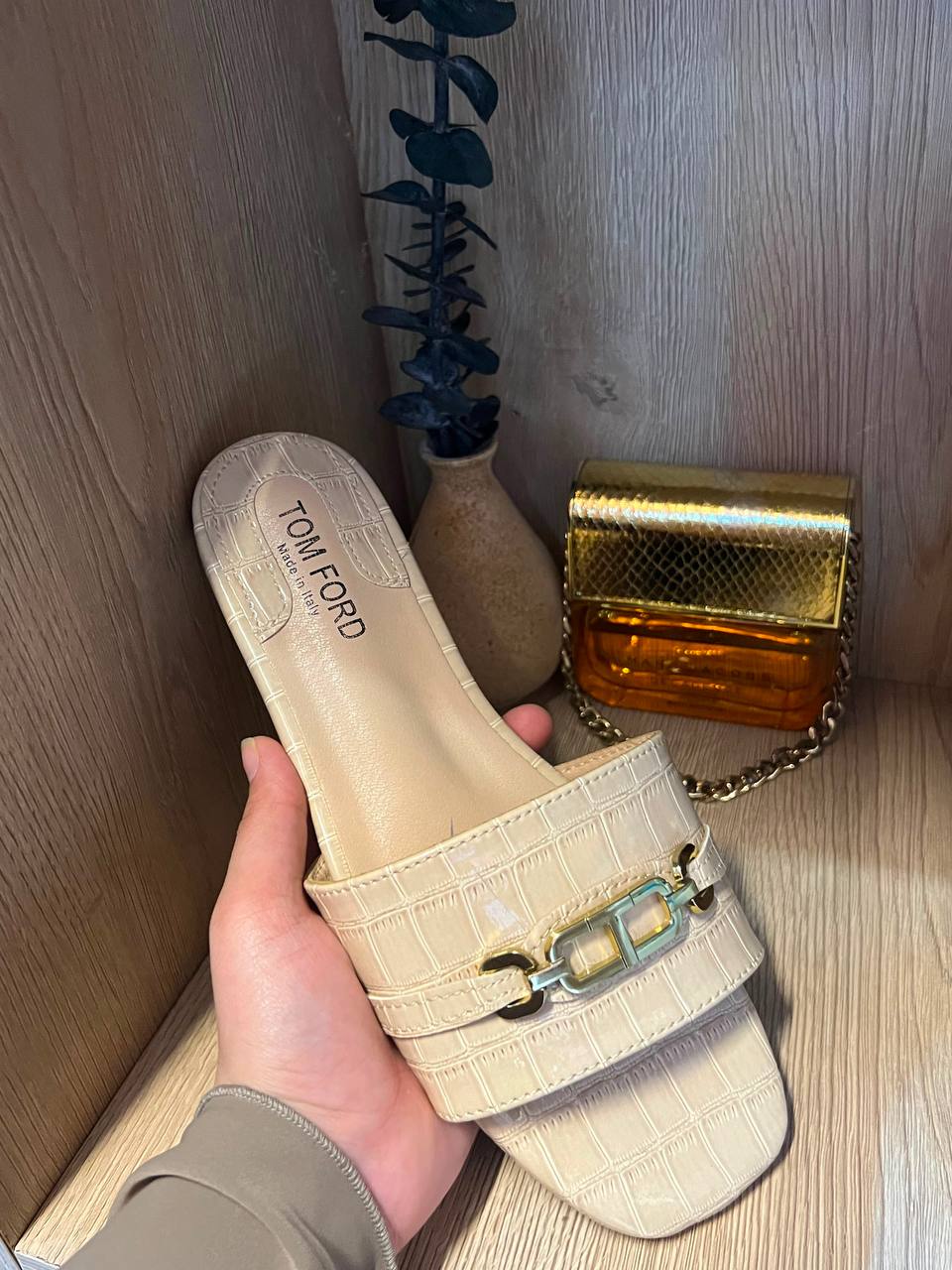 🦋Tomford ladies🦋
🦋New arrivals🦋
🦋36 to 41🦋
🦋65 dhs🦋
Zain236
♥️♥️♥️