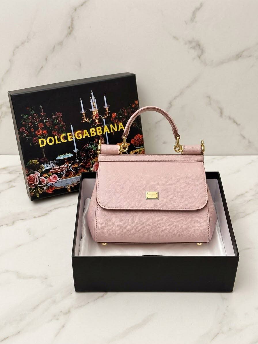 D&G
100 dhs🇦🇪
With box
20 cm
Zain219
♥️♥️♥️