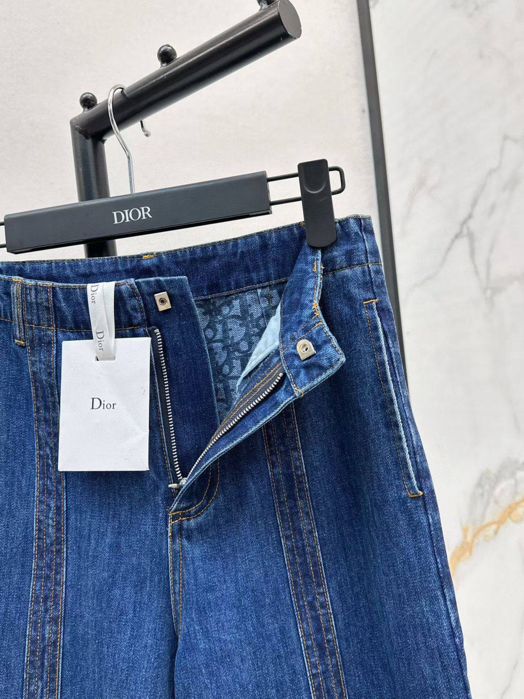 *New collections
170 dhs🗽
*good quality ✅
*Sizes:S M L xl*
*AVAILABLE NOW*
Zain231
♥️♥️♥️