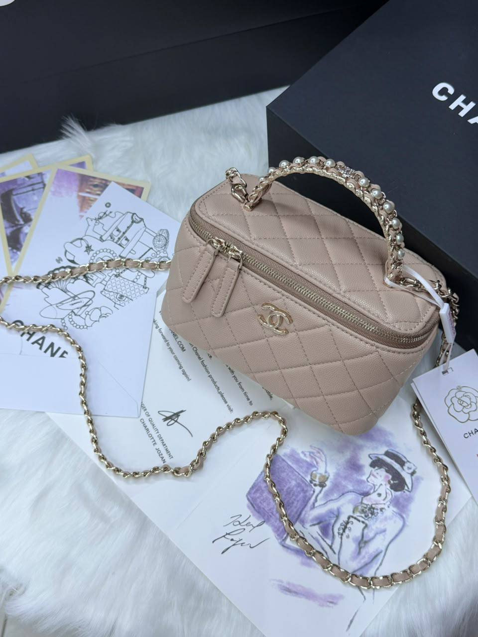 Chanel
150 dhs
With box
Zain38
♥️♥️♥️