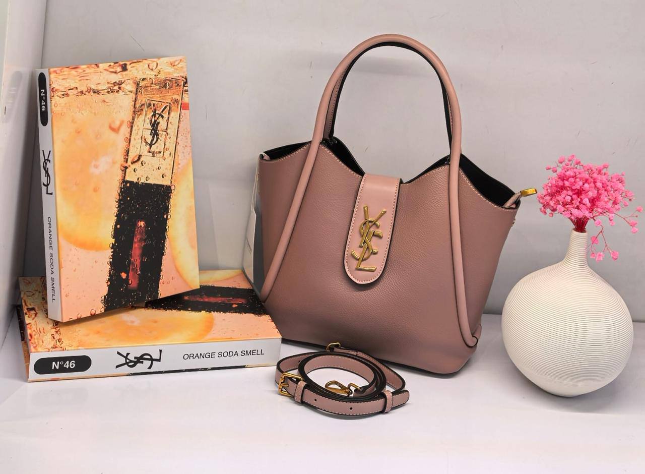 YSL
120 dhs✅
Size 25cm
Zain161
♥️♥️♥️