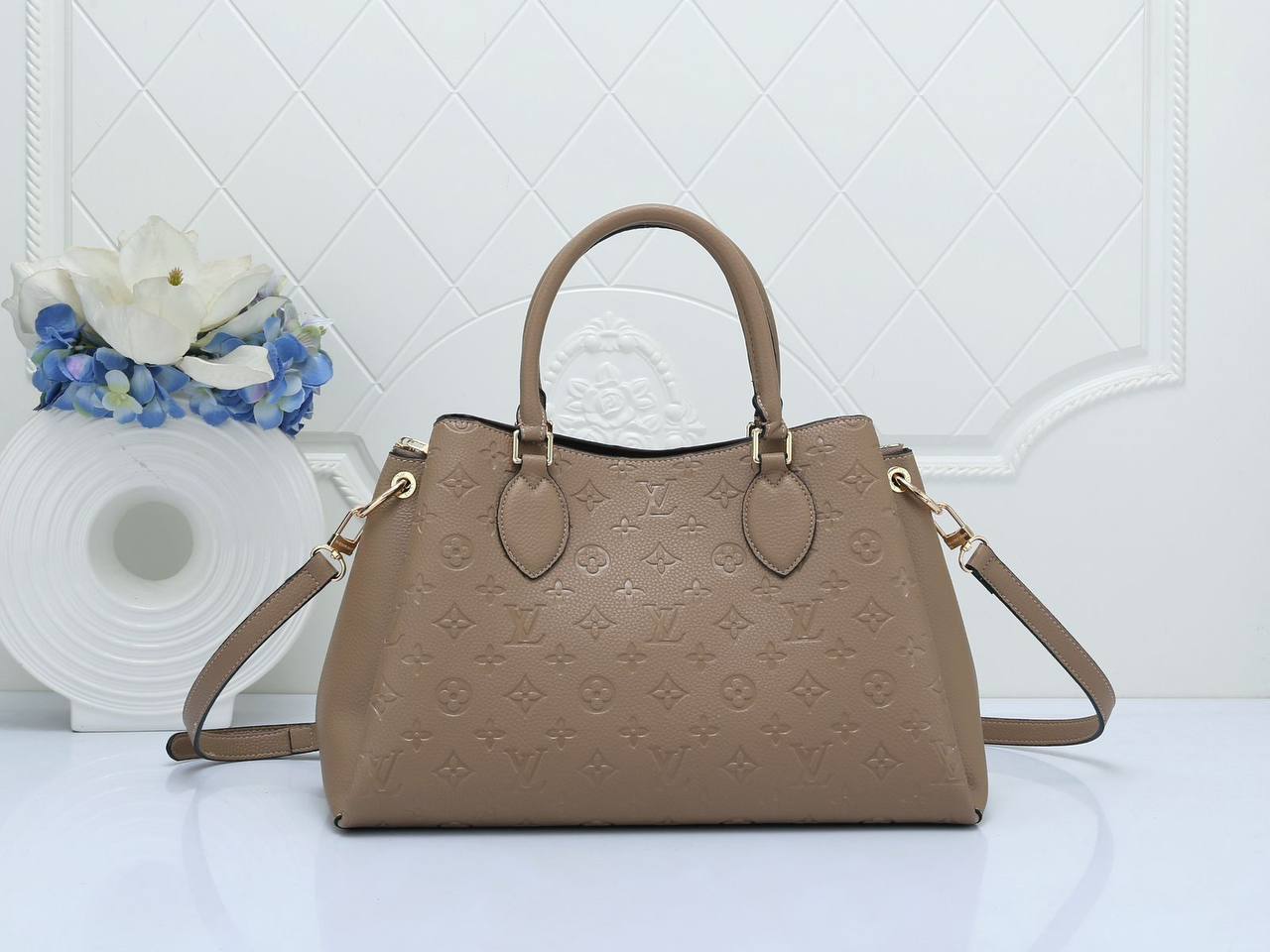 LV
NEW CAME GOOD QUALITY
90 dhs🪙💕
SIZE: 36cm
Zain39
♥️♥️♥️