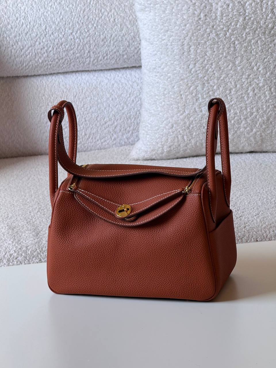 Hermes Lindy 26cm💕master quality😍with box❤️
390 dhs💓
Zain52
♥️♥️♥️