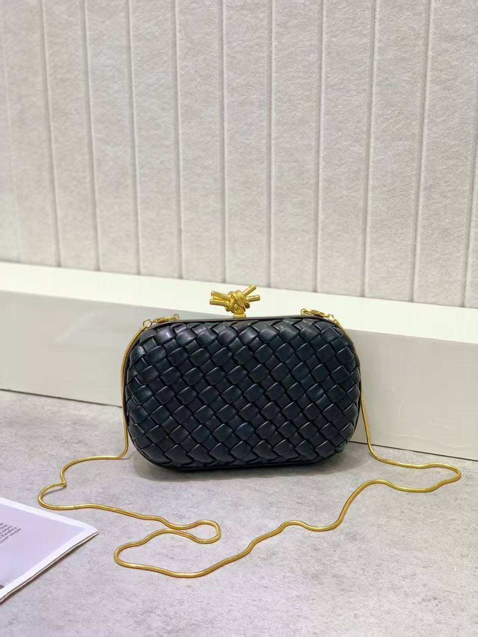 Bottega
100 dhs🇦🇪🇦🇪🇦🇪
High-quality
with box
Zain35
♥️♥️♥️