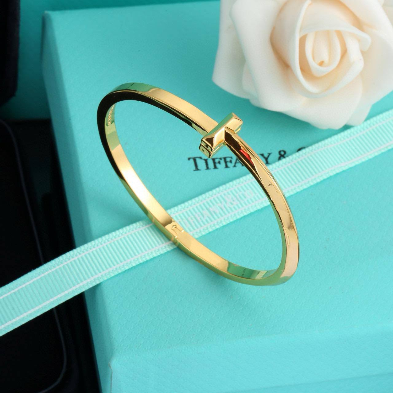 Tiffany  🦋
Bangle❤️🔥
Master quality 💯
With normal boxes 📦 
50 dhs🪙
With master box 🗃️ 
75 dhs🪙
Zain216
♥️♥️♥️