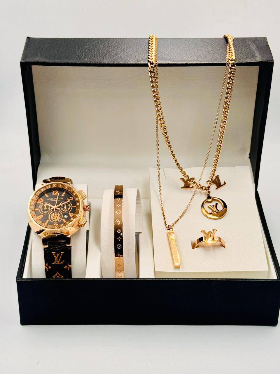 LV ladies set
with box
🎁🎁🎁
90 dhs❣️
Zain08
♥️♥️♥️