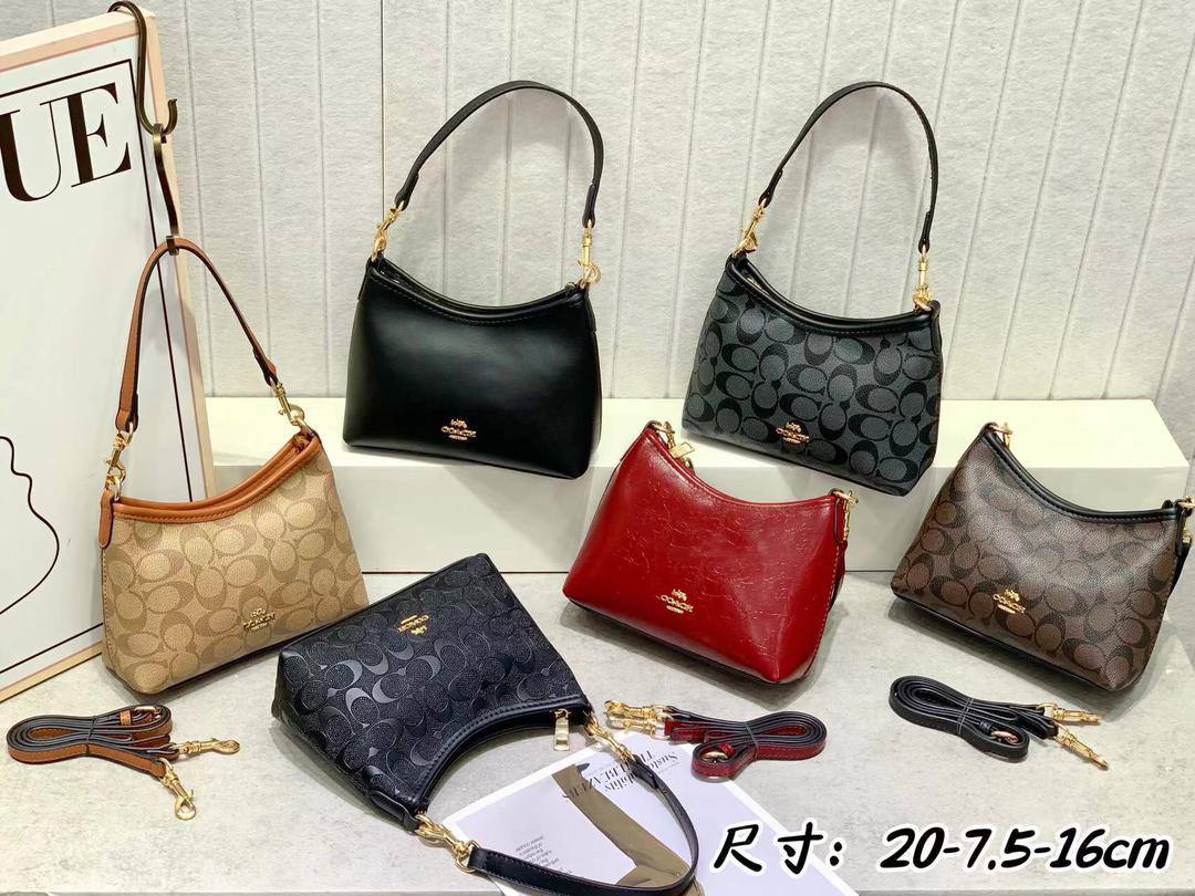 Coach
90 dhs✅
with box
🎁🎁🎁
size 20×7.5×16cm
Zain42
♥️♥️♥️