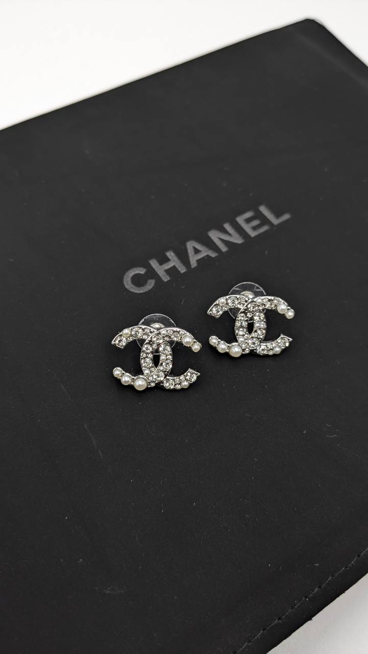 Earring Chanel
75 dhs🇦🇪
Zain210
♥️♥️♥️